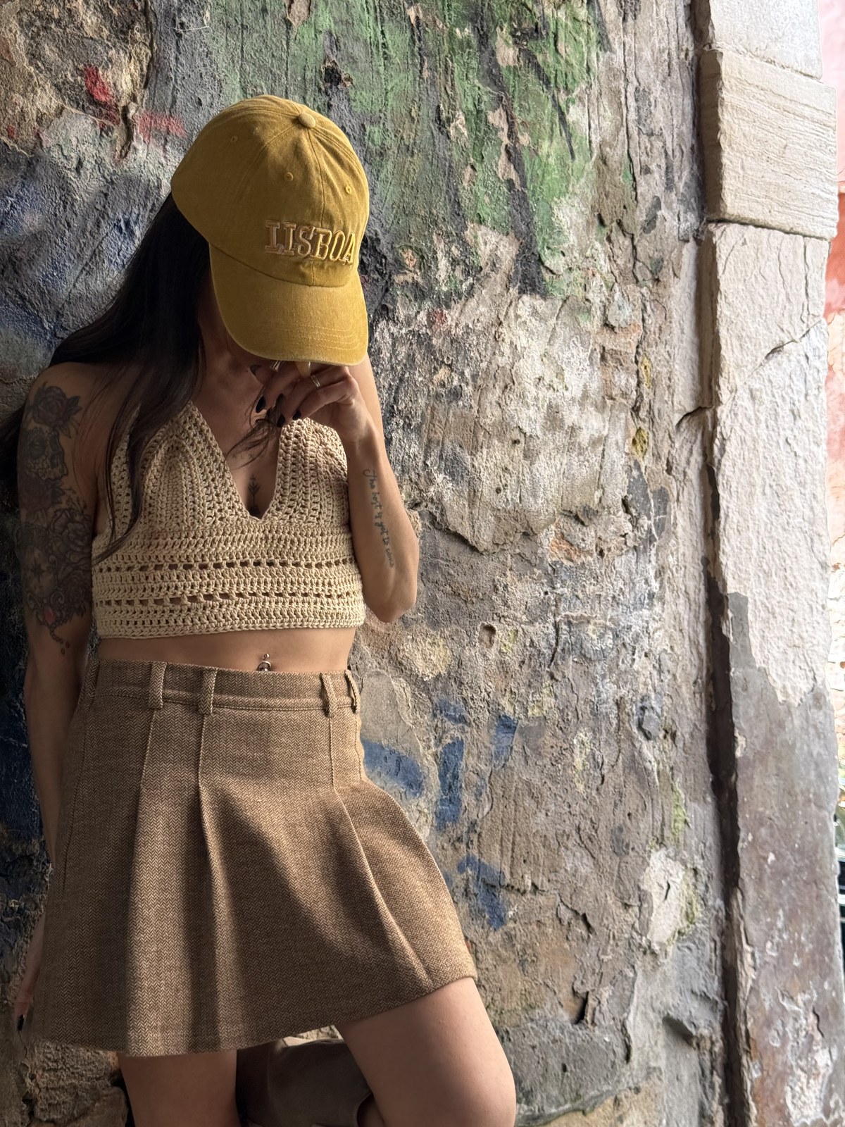 Outfit con top e cappello crochet