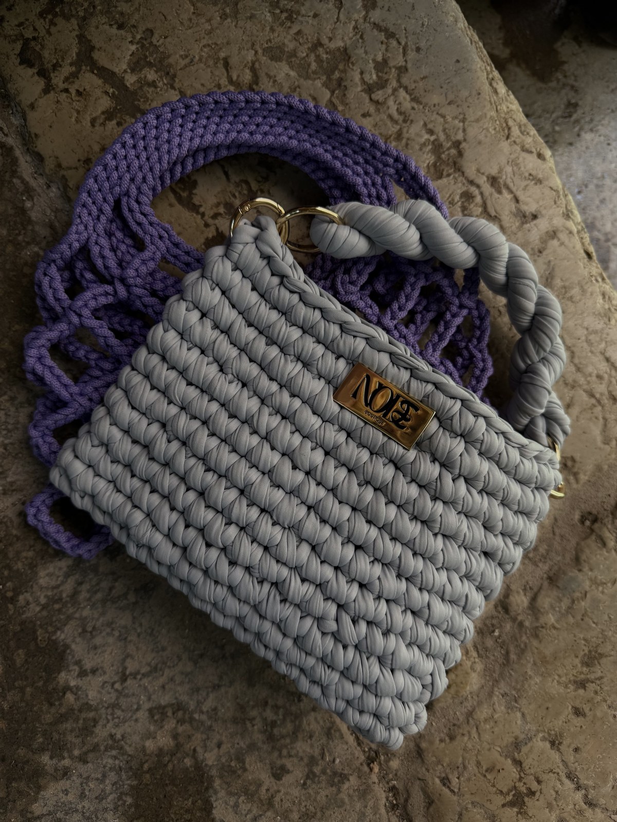 Borsa Modular grigia con rete viola